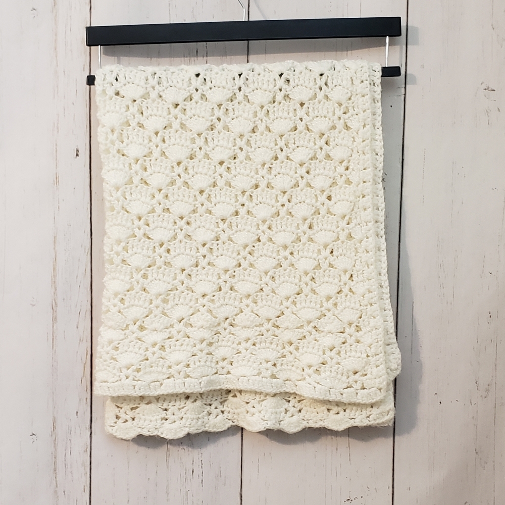 Vintage Pattern Crochet Shell Design Throw - Picture 4 of 8